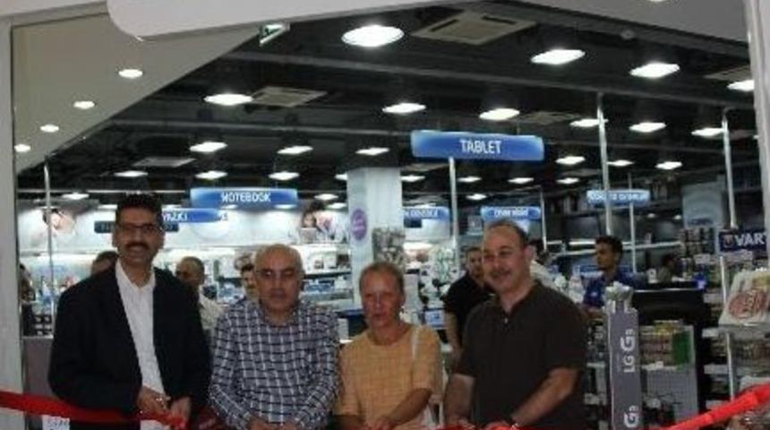 Bimeks&rsquo;in İ&ccedil;erenk&ouml;y&rsquo;deki Mağazası B&uuml;y&uuml;t&uuml;lerek Yenilendi