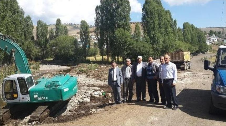 Sarıkamış'ta Bulunan 3 Dereler Islah Ediliyor