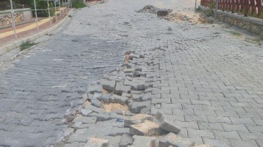 Bilecik&rsquo;te Sel Suları Yollara Zarar Verdi