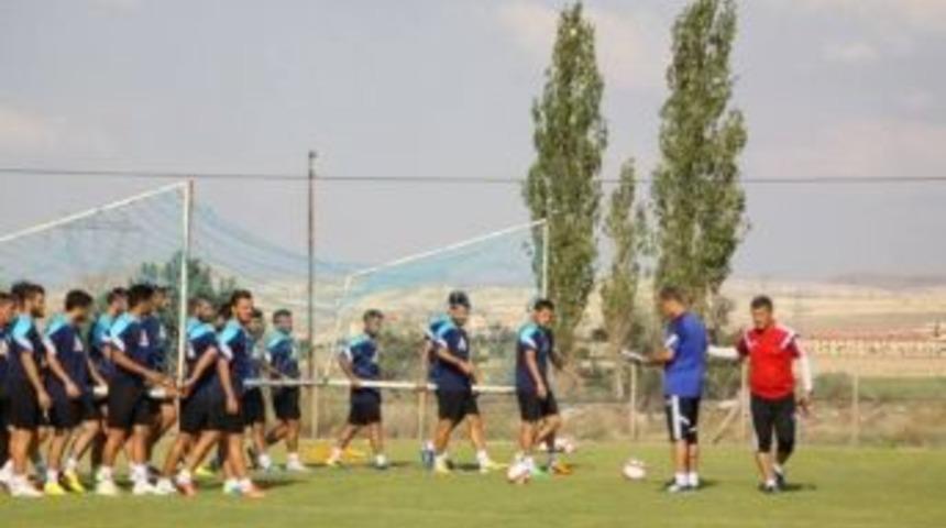 Erzin Belediye Spor Kamp &Ccedil;alışmalarını S&uuml;rd&uuml;r&uuml;yor