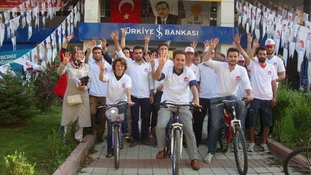 Gençlerden Erdoğan'a 'bisikletli' Destek