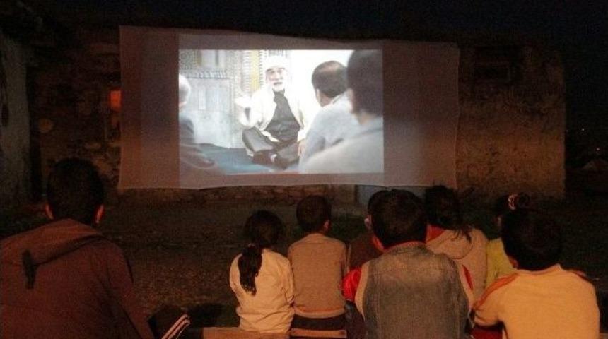 K&ouml;yde Kadınların Sinema Keyfi