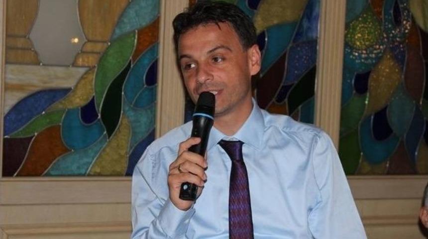 &Uuml;niversiteyi Kazanan &Ouml;ğrencilere Ma&ccedil;ka Belediye Başkanı Ko&ccedil;han'dan Yemek