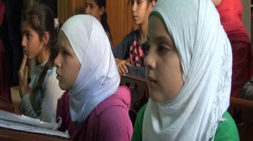 Savaştan Ka&ccedil;arak Kayseri'ye Sığınan Suriyeli &Ccedil;ocuklara Kuran Kursu