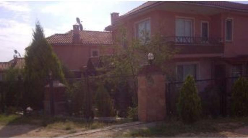 Villadan 10 Bin Liralık Ziynet Eşyası Ve Para &Ccedil;aldılar