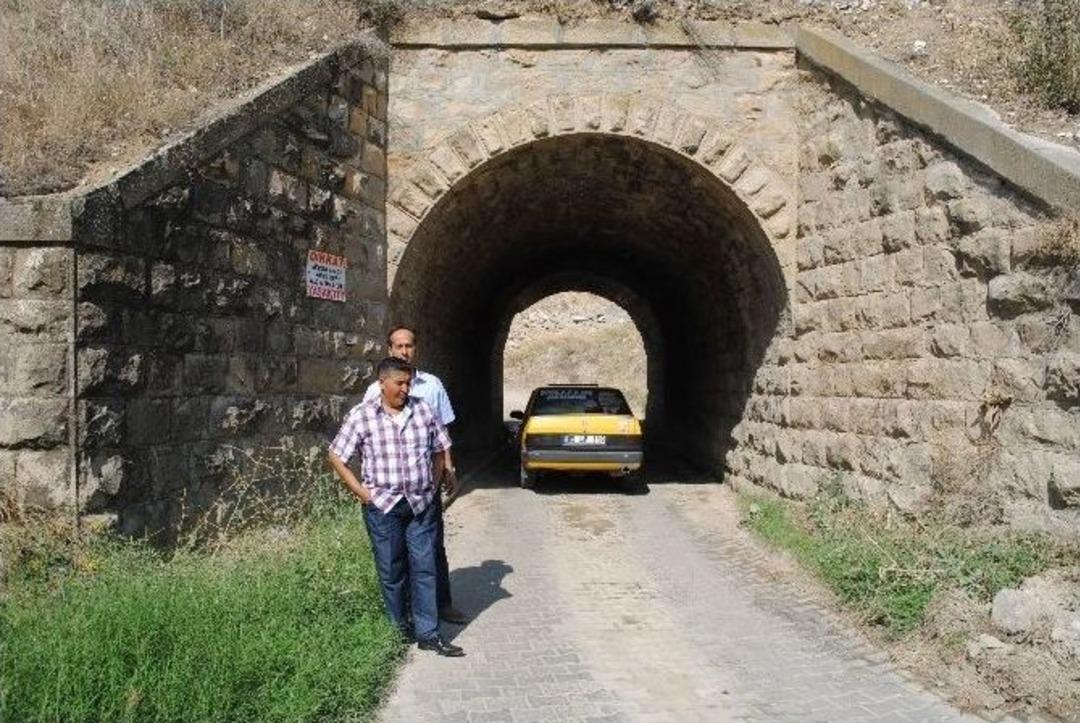 Ara&ccedil; Ve Yaya Ge&ccedil;işi Yasak K&ouml;y