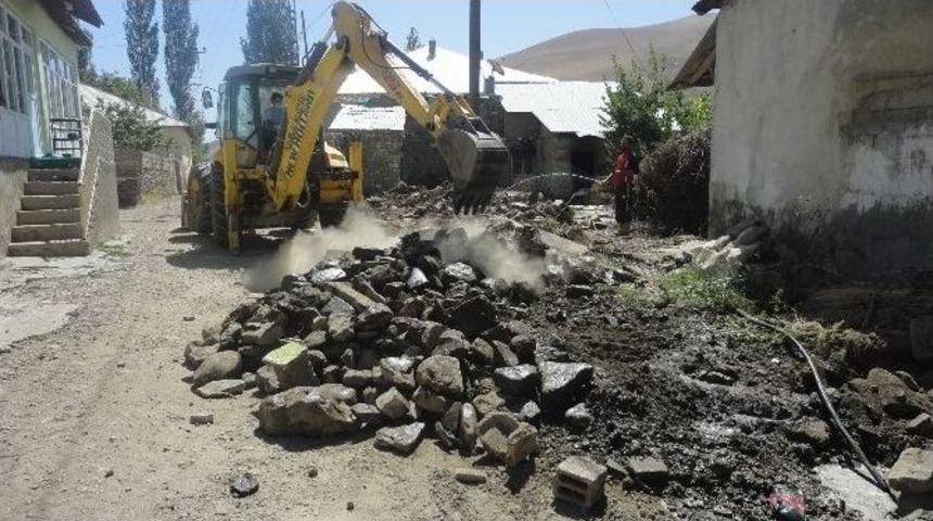 Esendere&rsquo;de Yol &Ccedil;alışmaları S&uuml;r&uuml;yor