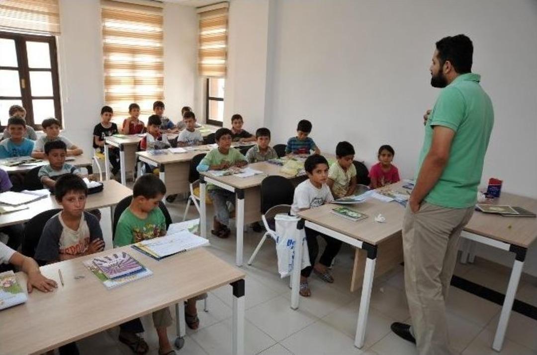 Yabancı Uyruklular T&uuml;rk&ccedil;e &Ouml;ğreniyor