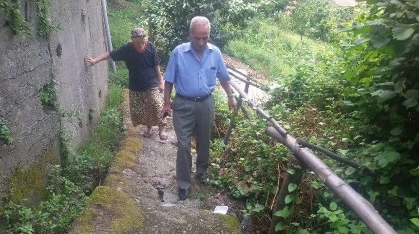 Korku T&uuml;neli Gibi Merdiven Mahalleliyi Tedirgin Ediyor