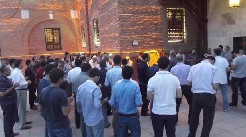 Başbakan Erdoğan&rsquo;a Dualı Destek