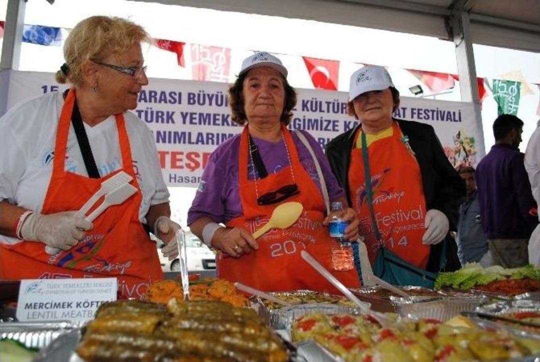 B&uuml;y&uuml;k&ccedil;ekmece&rsquo;de T&uuml;rk Mutfağı D&uuml;nyaya Tanıtıldı