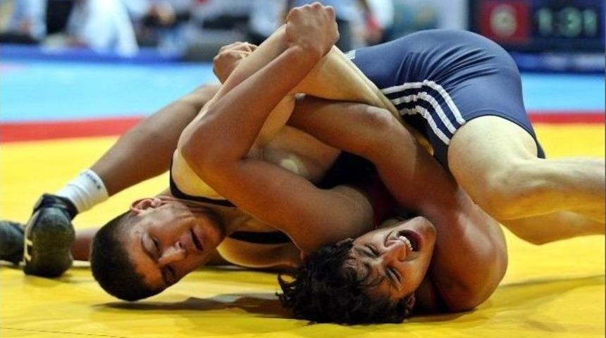 Milli G&uuml;reş&ccedil;iler Madalya İ&ccedil;in Mindere &Ccedil;ıkacak