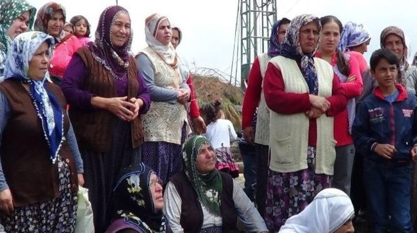 Taşlıufacık Yaylacıları Su İ&ccedil;in Oturma Eylemi Yaptı