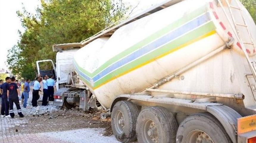 Beton Mikseri Duvara &Ccedil;arptı