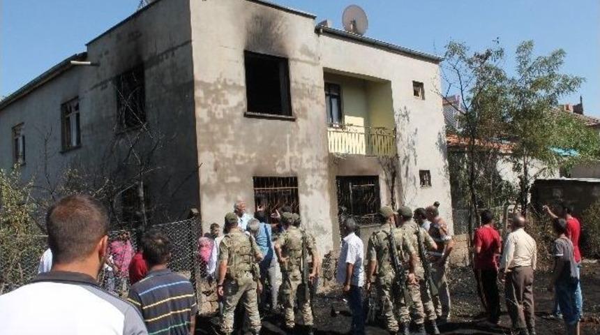 Temizlik Yapayım Derken 3 Ev, 2 Samanlık, 1 Bah&ccedil;eyi Yaktı