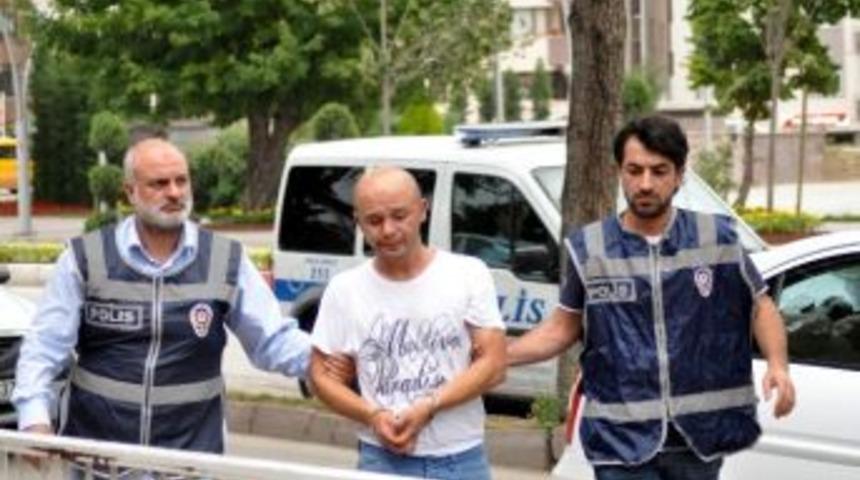 D&ouml;vd&uuml;ğ&uuml; Gencin 20 Tl&rsquo;sini Gasp Eden Şahıs Yakalandı