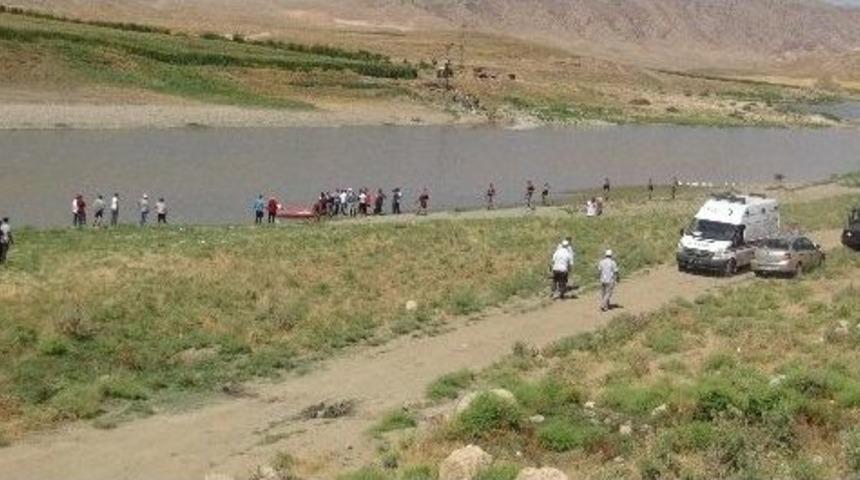 İki Kardeş Batman &Ccedil;ayında Boğuldu