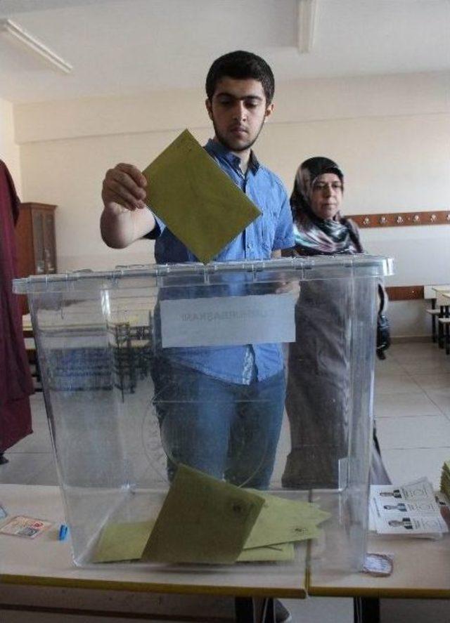 Elazığ’da Oy Kullanımı Başladı