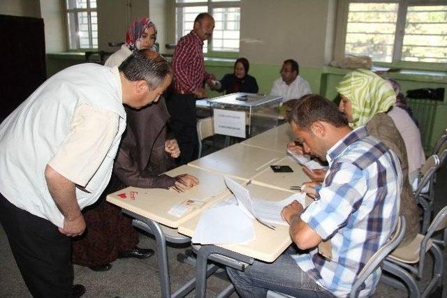 Erzurumlular Cumhurbaşkanını Seçmek İçin Sandık Başına Gitti