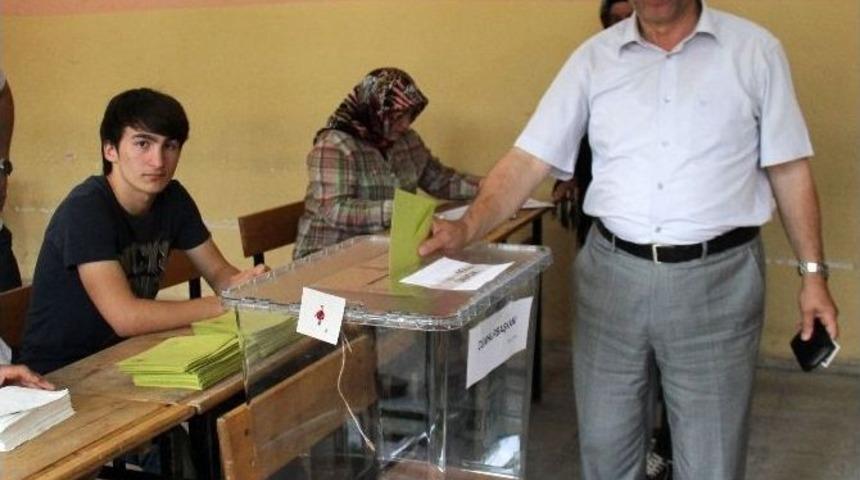 Hemşehrileri Erdoğan İ&ccedil;in Sabahın Erken Saatlerinde Sandık Başına Koştular