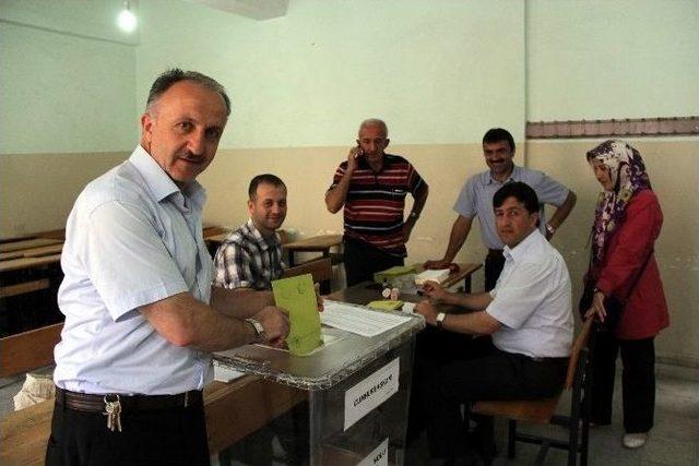 Hemşehrileri Erdoğan İçin Sabahın Erken Saatlerinde Sandık Başına Koştular