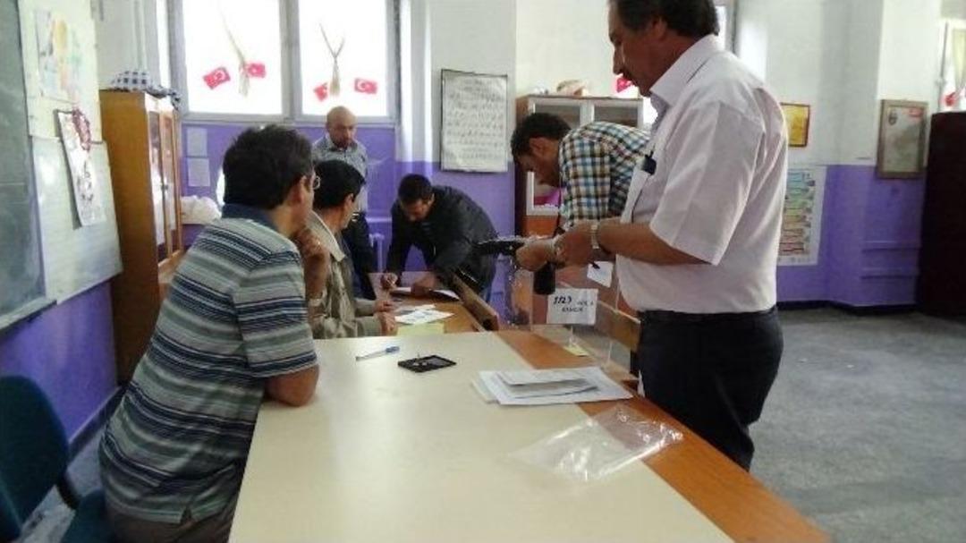 Kars Valisi Oyunu Sosyal Bilimler Y&uuml;ksek Okulu&rsquo;nda Kullandı