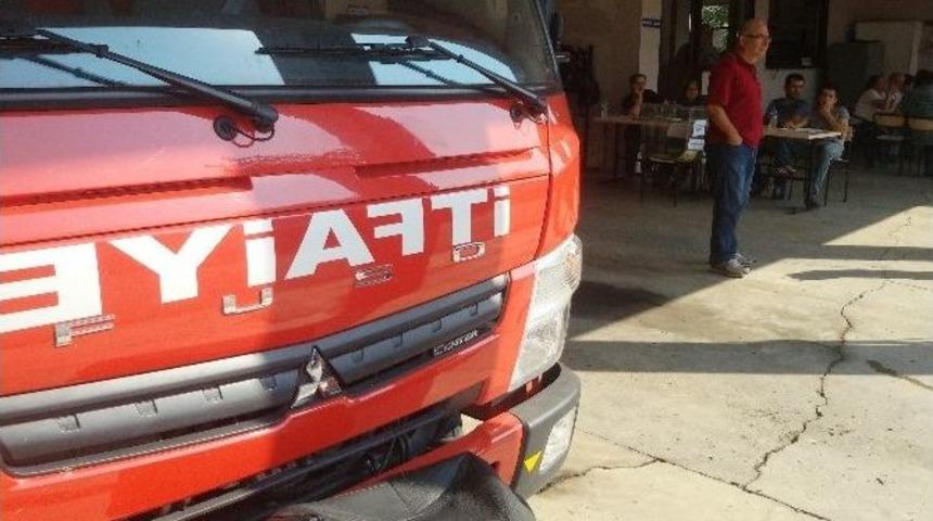 İtfaiye Ara&ccedil;larının Arasında Oy Kullandılar