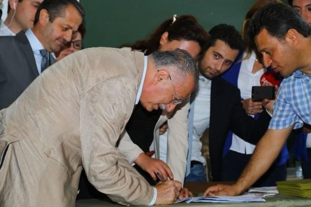 Cumhurbaşkanı Adayı İhsanoğlu: &ldquo;se&ccedil;imi Birinci Turda Rahatlıkla Kazanacağız&rdquo;