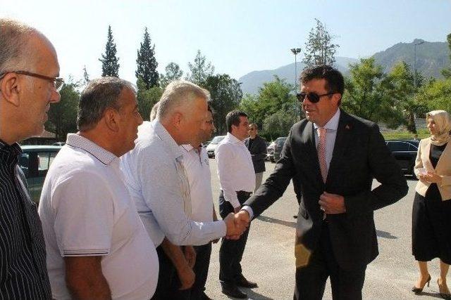 Bakan Zeybekci Oyunu Eşiyle Birlikte Kullandı