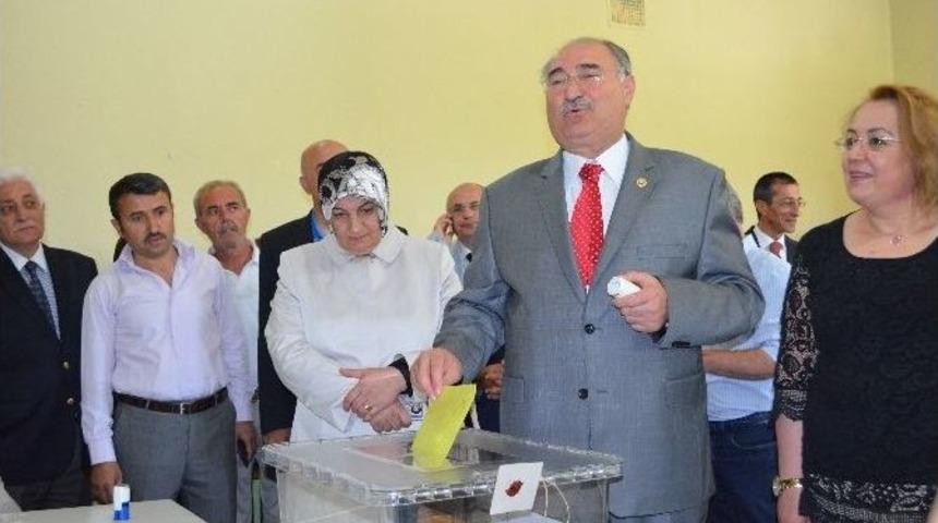 Ak Parti Milletvekili Adnan Yılmaz Kendi Adını Taşıyan Derslikte Oyunu Kullandı