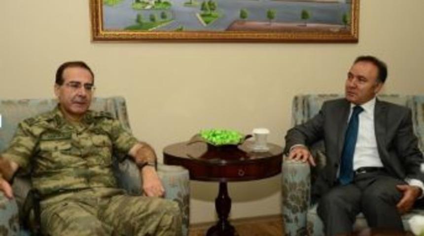 Orgeneral Başoğlu'ndan Vali Altıparmak'a Veda Ziyareti