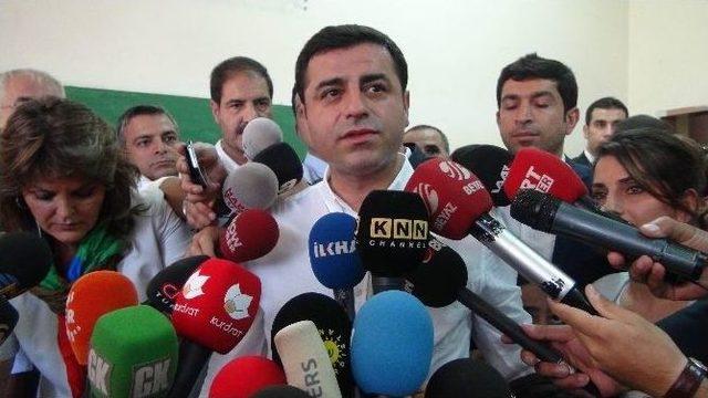 Cumhurbaşkanı Adayı Demirtaş Oyunu Kullandı