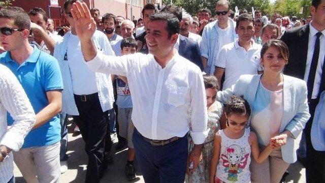 Cumhurbaşkanı Adayı Demirtaş Oyunu Kullandı