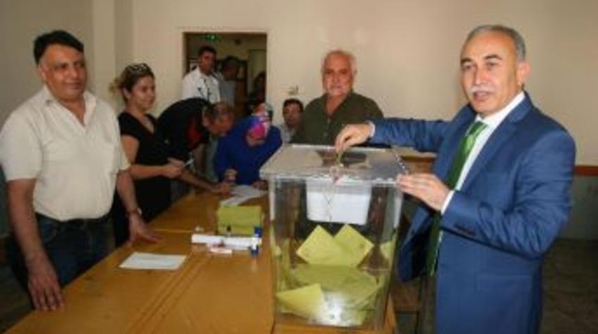 Halk Cumhurbaşkanını Se&ccedil;iyor