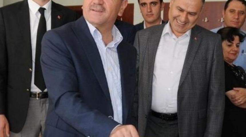 Milletvekili Kavaklıoğlu Ve Başkan Akdoğan Oyunu Kullandı