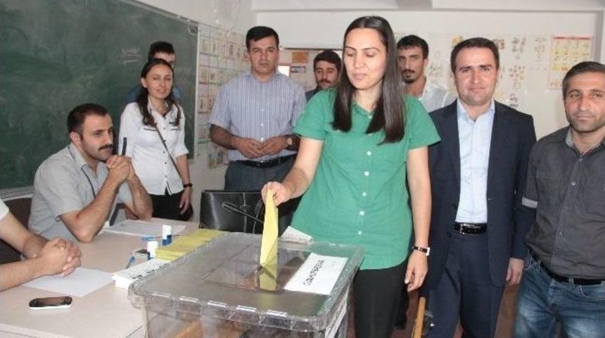 Hakkari&rsquo;de Se&ccedil;im Heyecanı