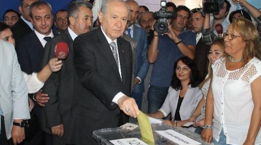 Mhp Genel Başkanı Bah&ccedil;eli, Oyunu Kullandı