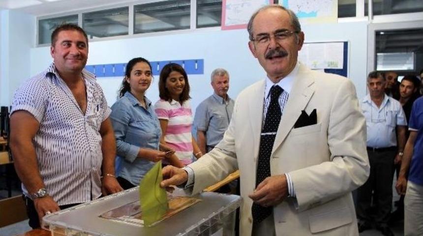 Eskişehir B&uuml;y&uuml;kşehir Beldiye Başkanı Prof. Dr. B&uuml;y&uuml;kerşen Oyunu Kullandı