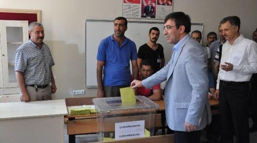 Kalkınma Bakanı Cevdet Yılmaz, Oyunu Bing&ouml;l'de Kullandı