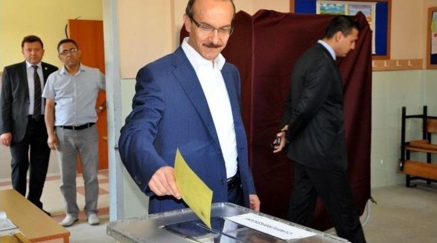 Uşak&rsquo;ta Oy Kullanma İşlemi Başladı