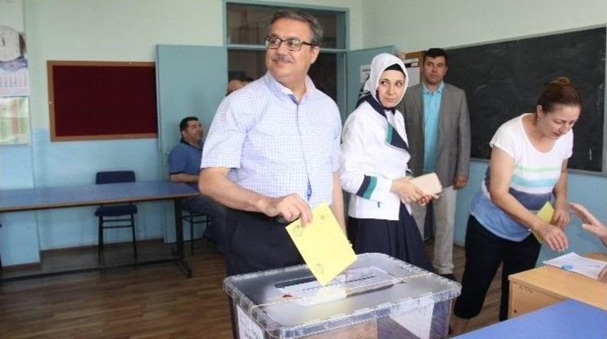 D&uuml;zce Valisi Ali İhsan Su Oyunu Kullandı