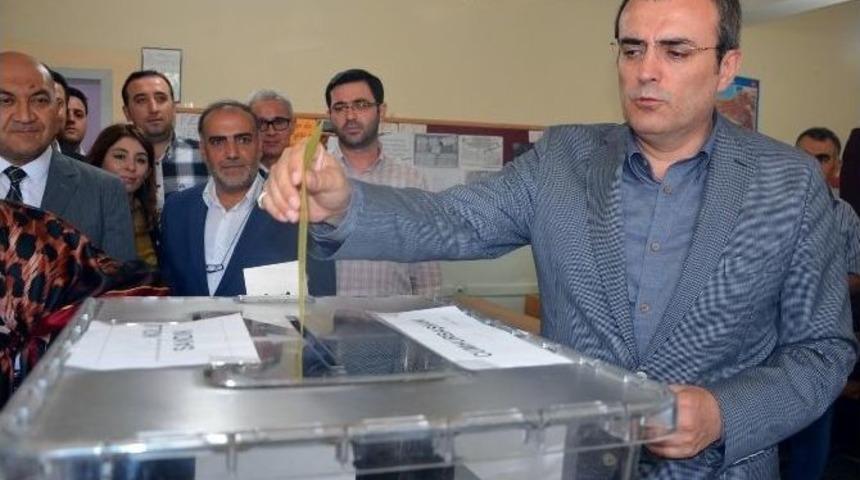 Ak Parti Grup Başkan Vekili &Uuml;nal, Oyunu Kullandı