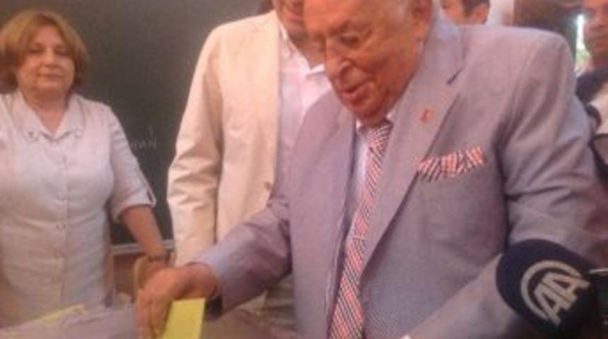 9. Cumhurbaşkanı Demirel Oyunu Kullandı