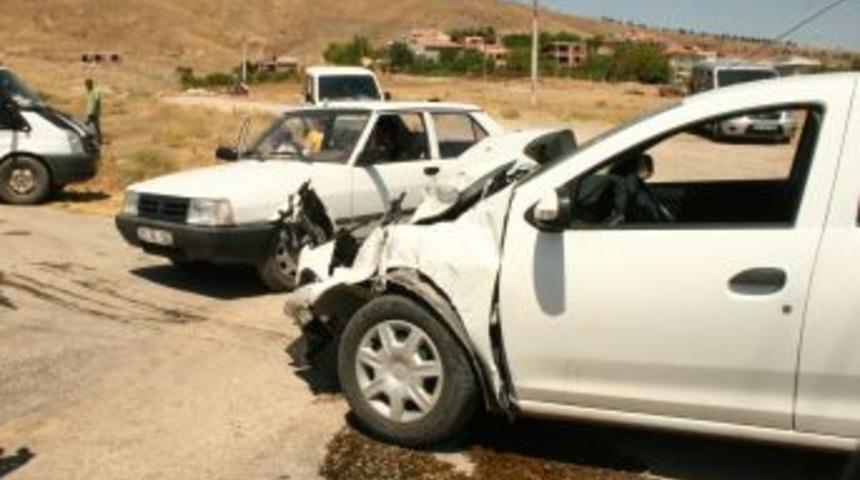 Elazığ&rsquo;da Trafik Kazası 3 yaralı