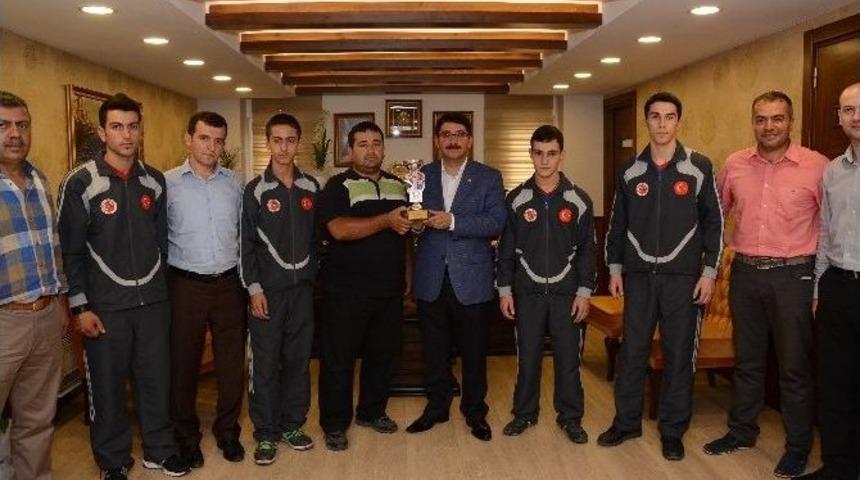 Şehzadeler&rsquo;in Şampiyonlarından Başkan &Ccedil;elik&rsquo;e Teşekk&uuml;r