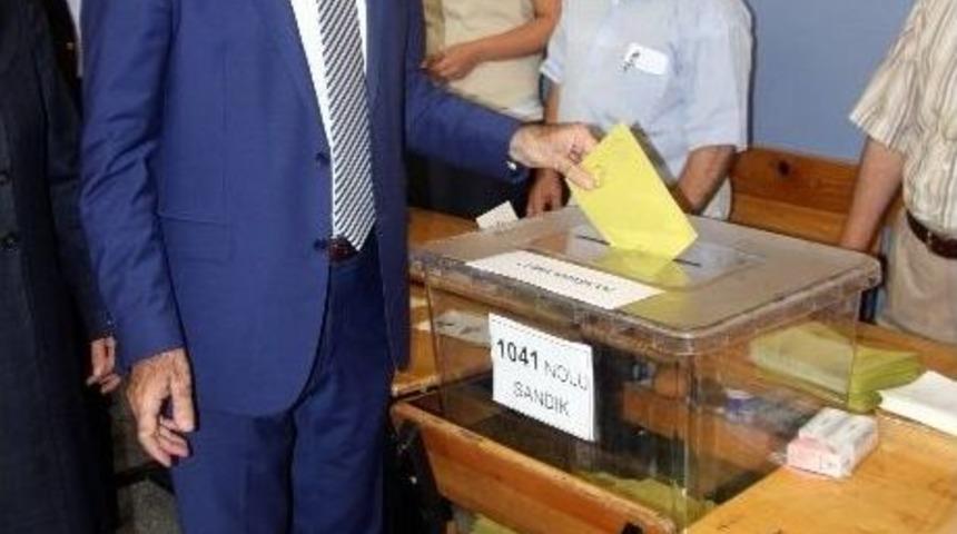 Bursa B&uuml;y&uuml;kşehir Belediye Başkanı Recep Altepe Oy Kullandı