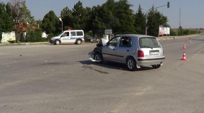 Sandıklı&rsquo;da Otomobille Motosiklet &Ccedil;arpıştı: 2 Yaralı