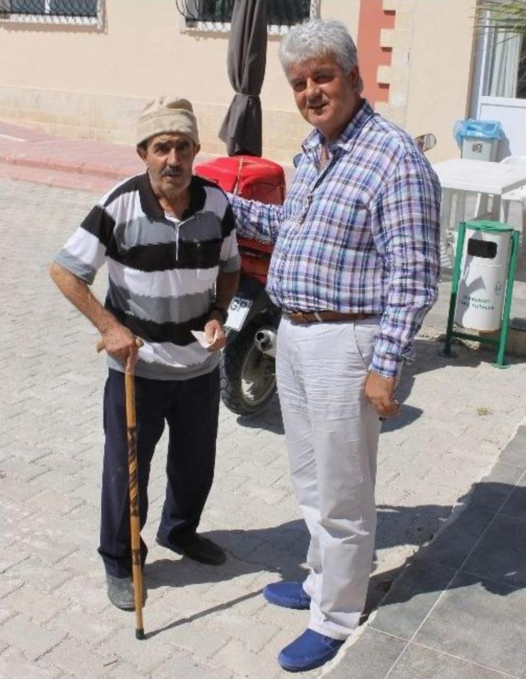 &Ccedil;eşme'de &Ouml;nce Sandığa Sonra Plaja