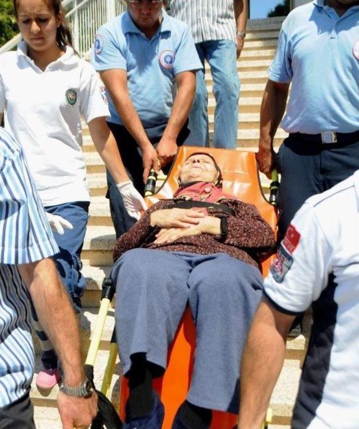 "oyumu Kullanmadan Gtimeyeceğim" Diye Direnen 64 Yaşındaki Yaşlı Kadının İmdadına İtfaiye Ve Sağlık Ekipleri Yetişti G4