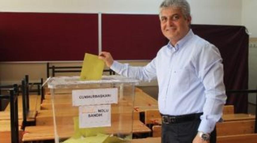 Ak Parti Trabzon İl Başkanı Dr. Adnan G&uuml;nnar Oyunu Kullandı